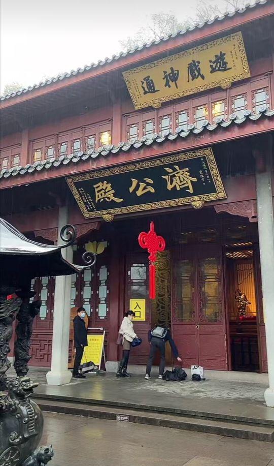 杭州一天游玩的地方有哪些？西湖、灵隐寺、龙井村等一日游攻略，轻松避开人潮，玩得尽兴！